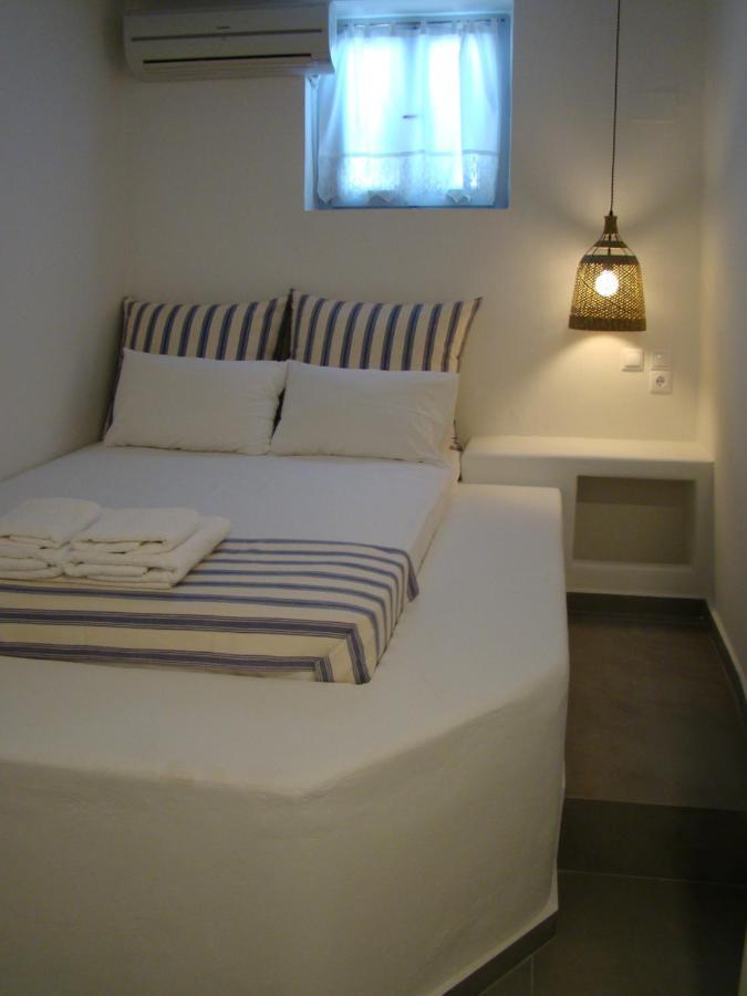 Efi'S Apartments Plaka  Bagian luar foto