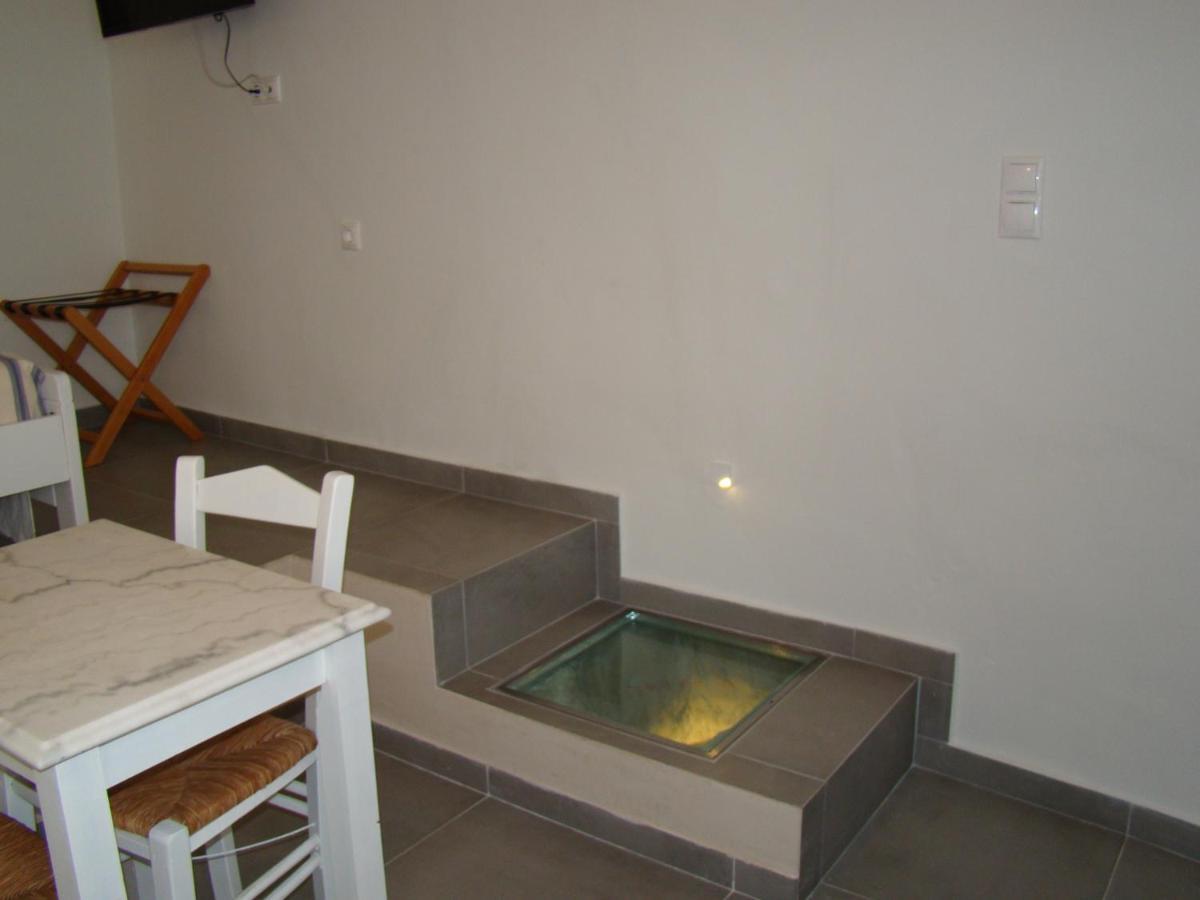 Efi'S Apartments Plaka  Bagian luar foto