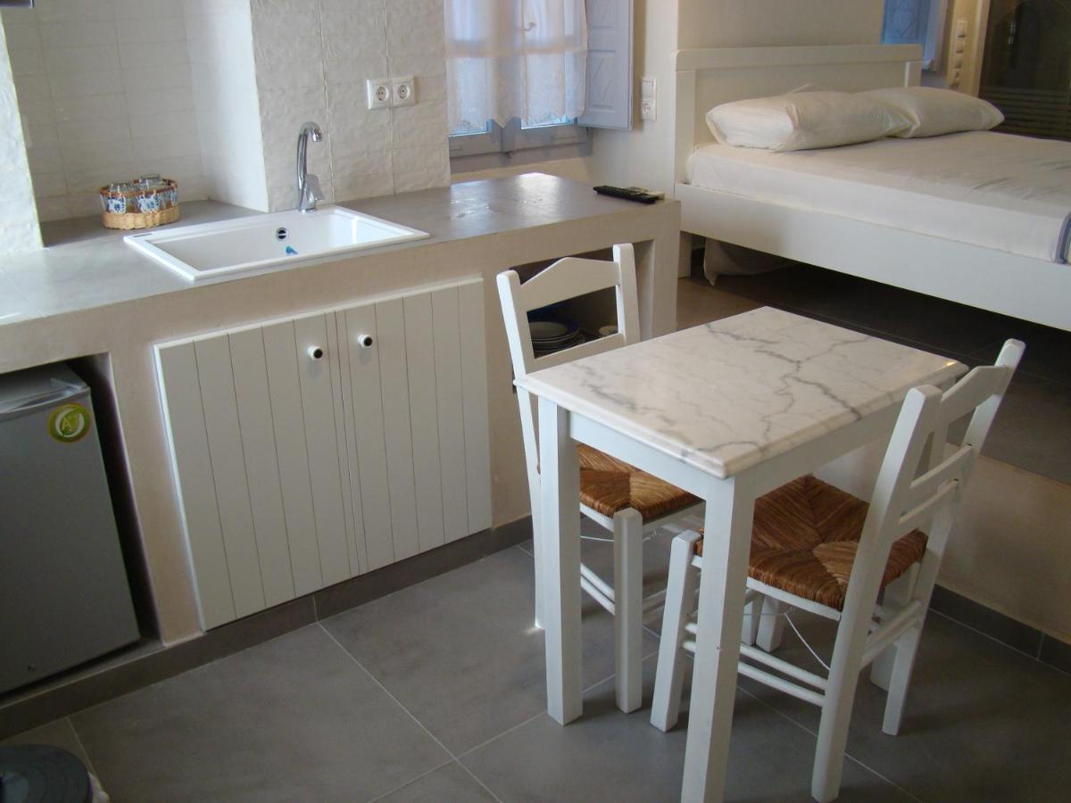 Efi'S Apartments Plaka  Bagian luar foto