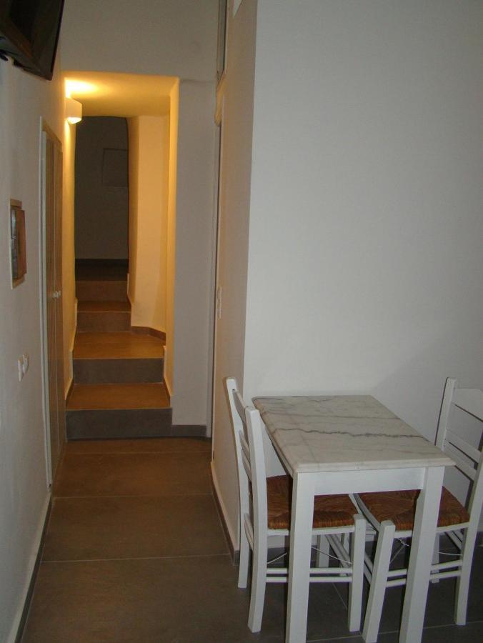 Efi'S Apartments Plaka  Bagian luar foto